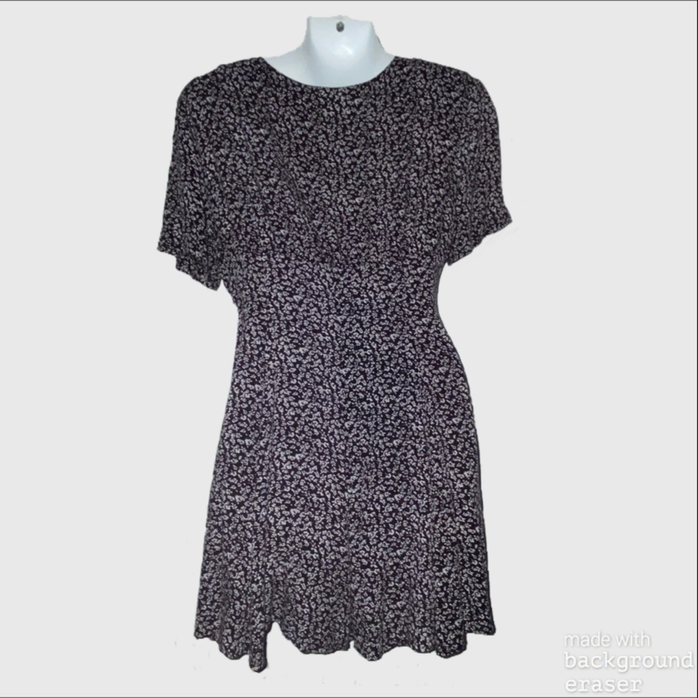 Flower Pattern Romper - Picture 2 of 9